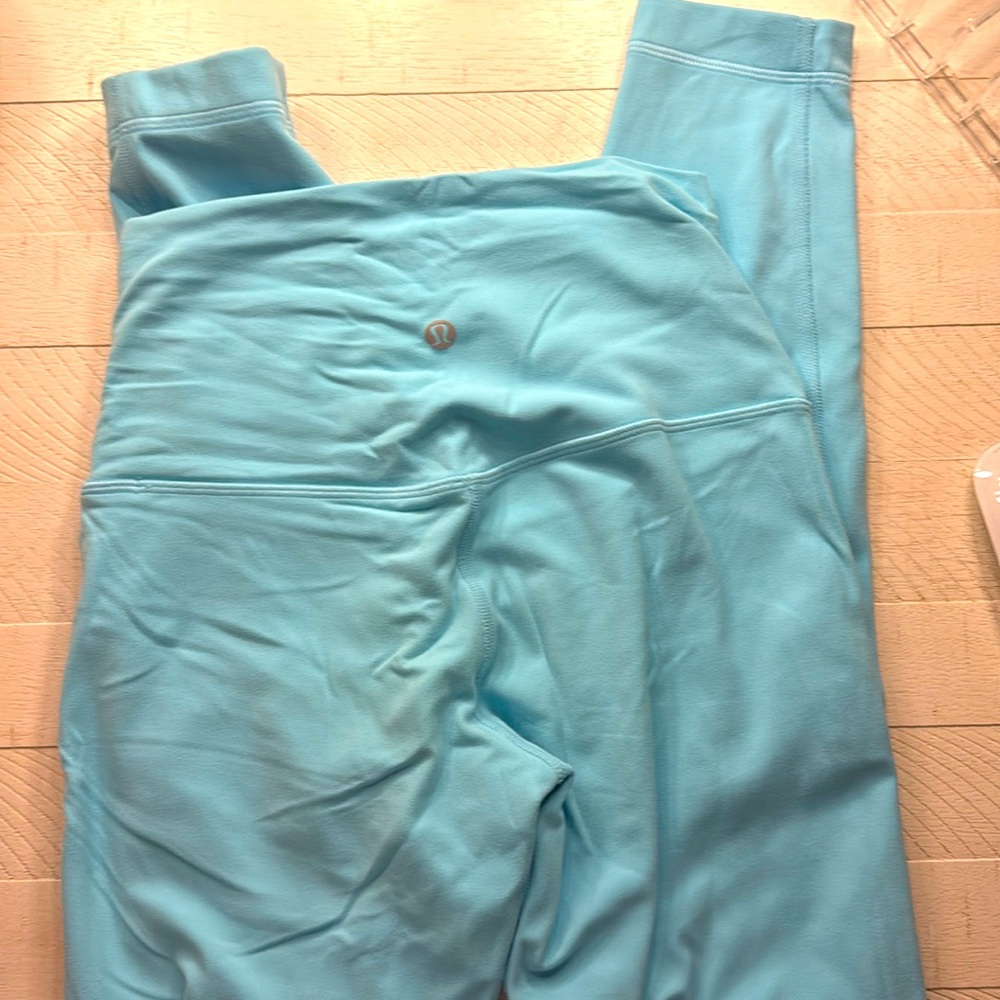 BLUE LIMITED ADDITION LULU LEGGINGS! 💙🤍